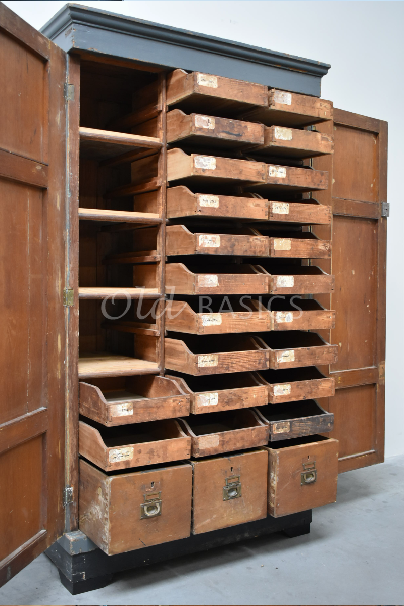 Detail van Ladenkast, grijs, materiaal hout